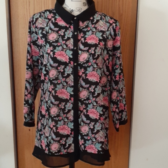 Flowered Blouse - Picture 2 of 4